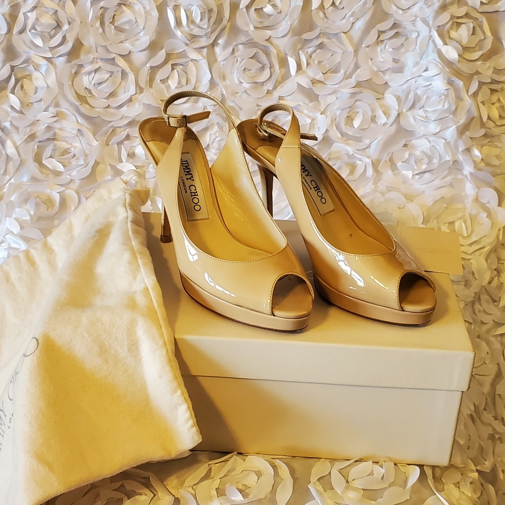 Jimmy Choo  patent leather beige slingback pumps peep toes size 35 beige.